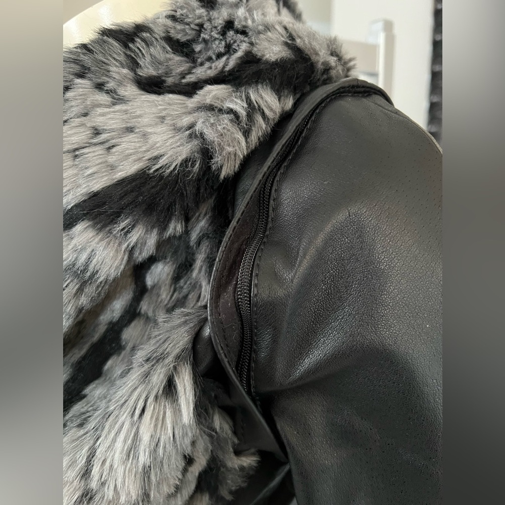 Danier 2-in-1 Genuine Leather Jacket / Faux Fur Vest — Size XXS - Picture 10 of 15